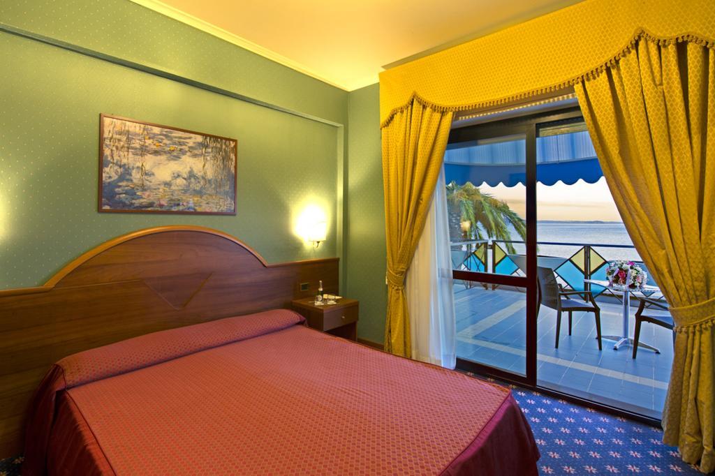 בולסנה Hotel Lido - Beach And Palace מראה חיצוני תמונה